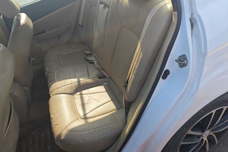 奔腾B50 2013款 1.6L 手动舒适型中控内饰21