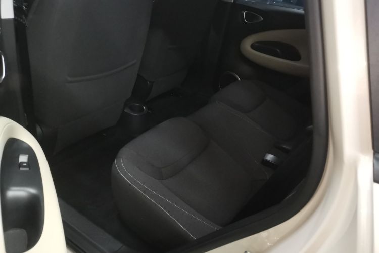 五菱汽车 五菱缤果 2023款 203km 轻享款中控内饰7004