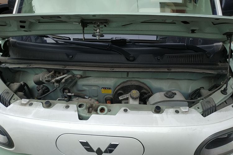 五菱汽车 宏光MINIEV 2024款 第三代 215km 进阶版机舱底盘24