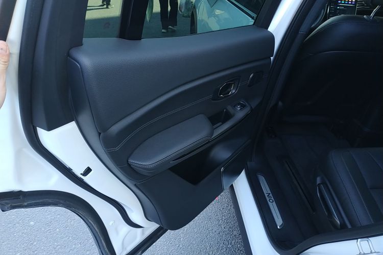 蔚来ES8 2022款 100kWh 七座版中控内饰7008