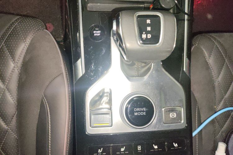 红旗HS5 2019款 2.0T 智联旗享版中控内饰18