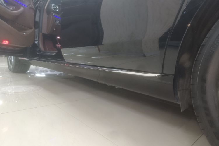 奔驰E级新能源 2022款 改款 E 350 e L 插电式混合动力轿车局部细节9002