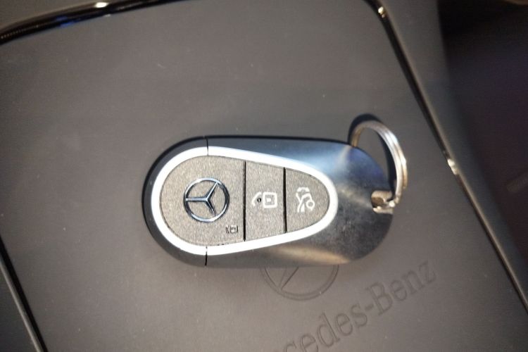 奔驰C级 2023款 改款 C 200 L 运动版中控内饰11