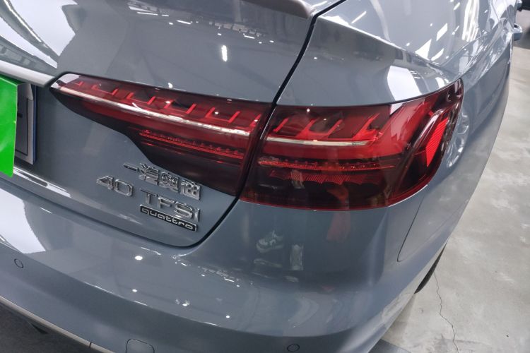 奥迪A4L 2022款 40 TFSI quattro RS套件燃速型车身外观9