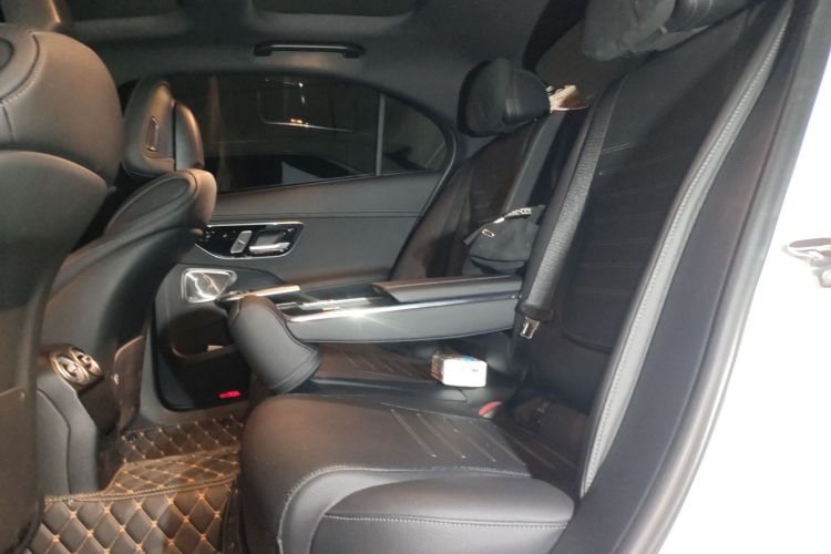 奔驰C级 2023款 C 260 L 皓夜运动版中控内饰7004