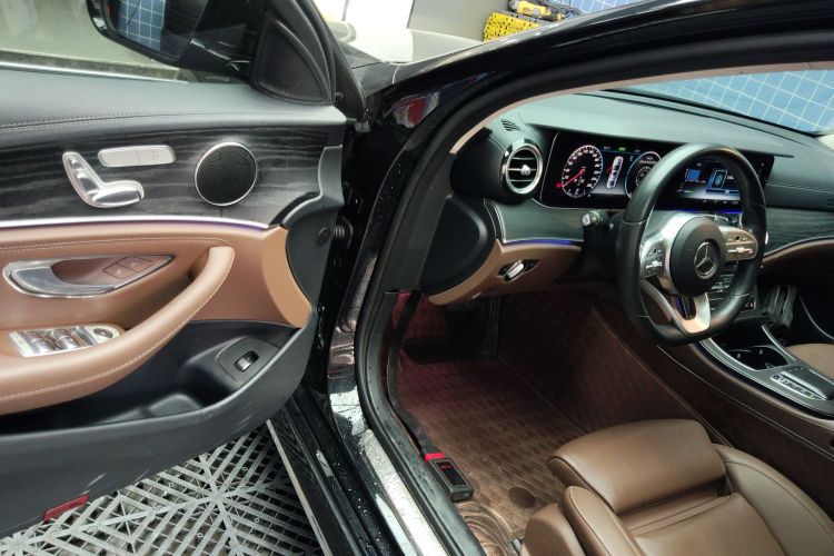 奔驰E级 2020款 改款 E 260 L 运动型中控内饰7003