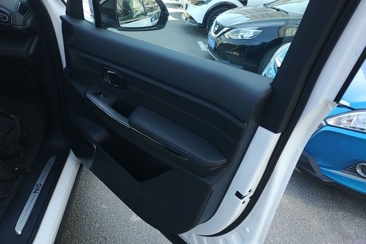 蔚来ES8 2022款 100kWh 七座版中控内饰7005