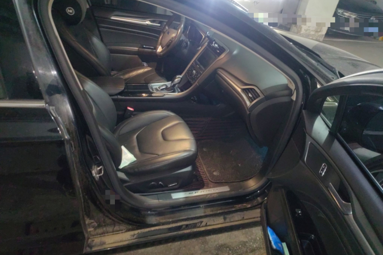 福特 蒙迪欧 2013款 2.0L GTDi240豪华运动型局部细节9005