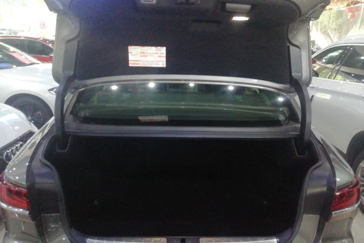 雷克萨斯LS 2020款 500h 卓越版 国VI机舱底盘23