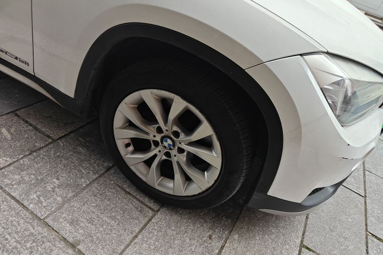 宝马X1 2014款 sDrive18i 时尚型车身外观10