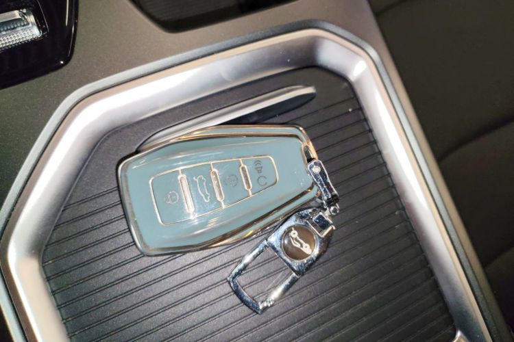 吉利汽车 豪越L 2024款 2.0T DCT尊贵型中控内饰11