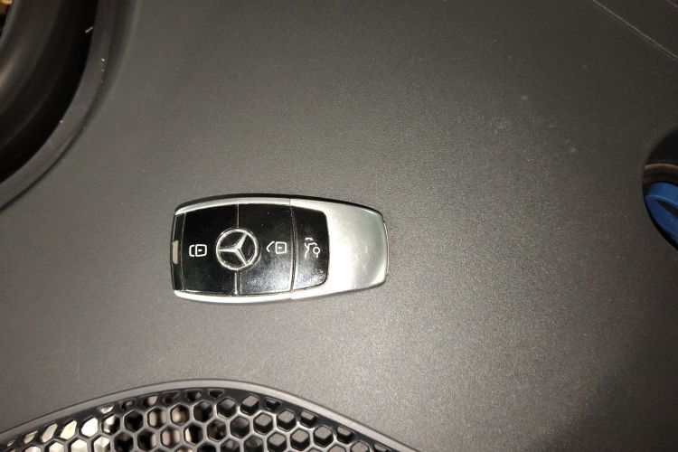 奔驰E级 2019款 E 300 L 运动豪华型中控内饰7001