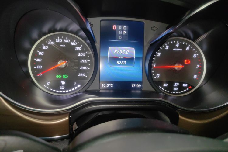 奔驰V级 2020款 V 260 L 长轴距豪华版中控内饰15