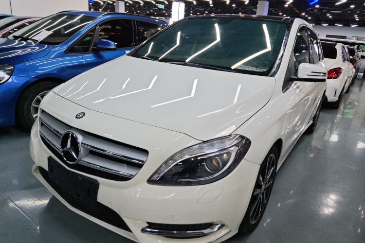 奔驰B级 2012款 B 200车身外观1