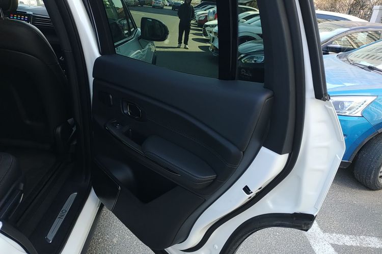 蔚来ES8 2022款 100kWh 七座版中控内饰7006