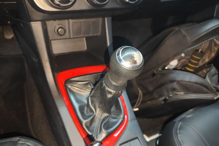 丰田 雷凌 2014款 1.6G 手动精英版中控内饰18