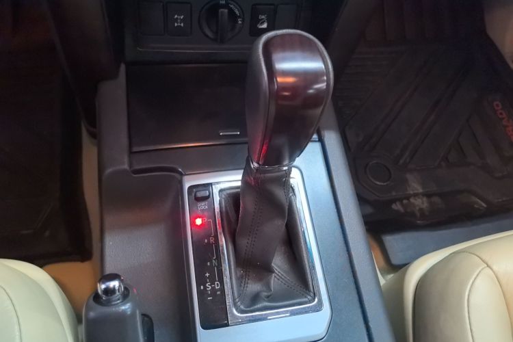 丰田 普拉多 2016款 3.5L 自动TX-L局部细节18