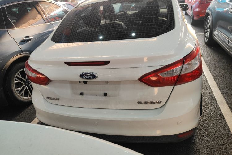 福特 福克斯 2012款 三厢 1.6L 自动风尚型车身外观6