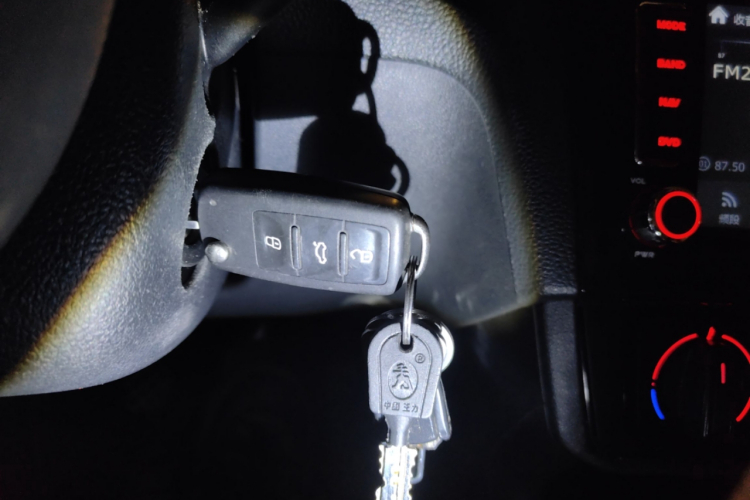 大众 桑塔纳 2016款 1.6L 手动风尚版中控内饰11