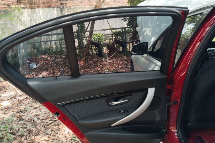 宝马3系 2017款 320i M运动型中控内饰7005