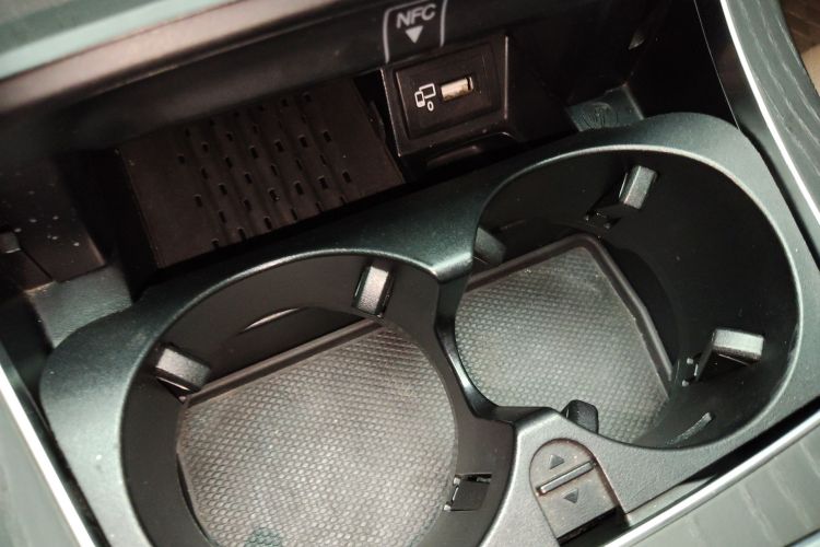 奔驰E级 2020款 改款 E 260 L 运动型中控内饰7001