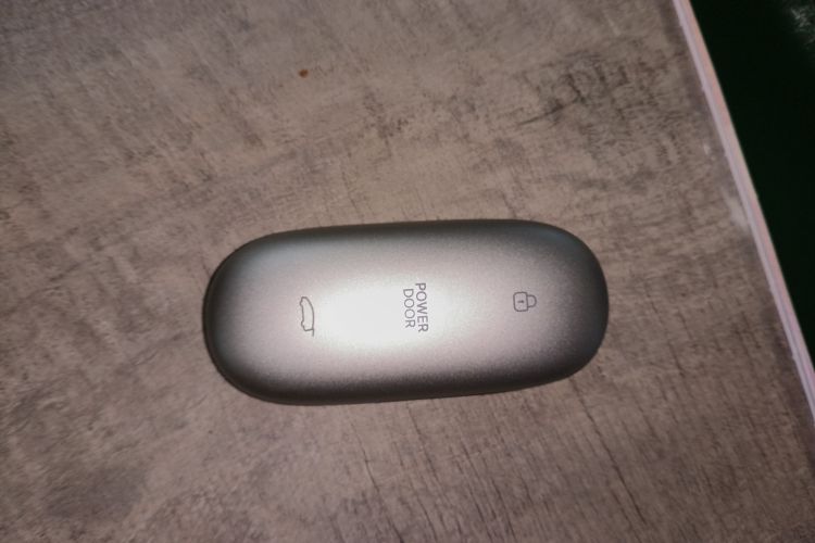 理想汽车 理想MEGA 2025款 Home 家庭特别版中控内饰11