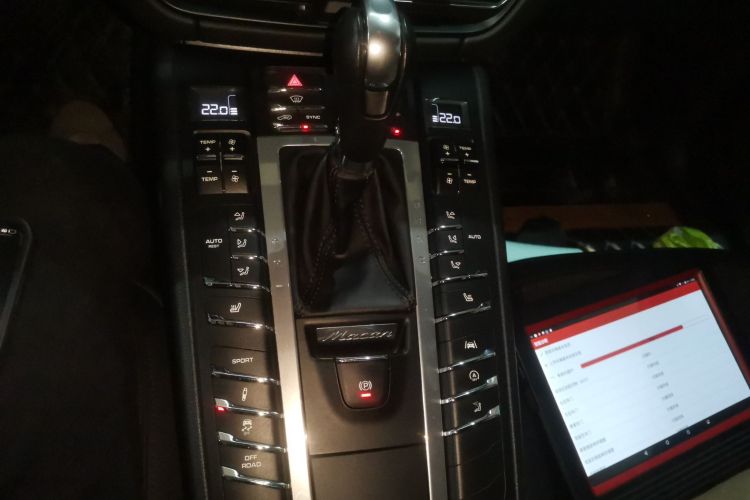 保时捷 2018款 Macan 2.0T中控内饰18