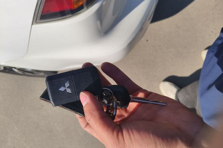 三菱 翼神 2015款 1.6L 手动时尚版中控内饰11