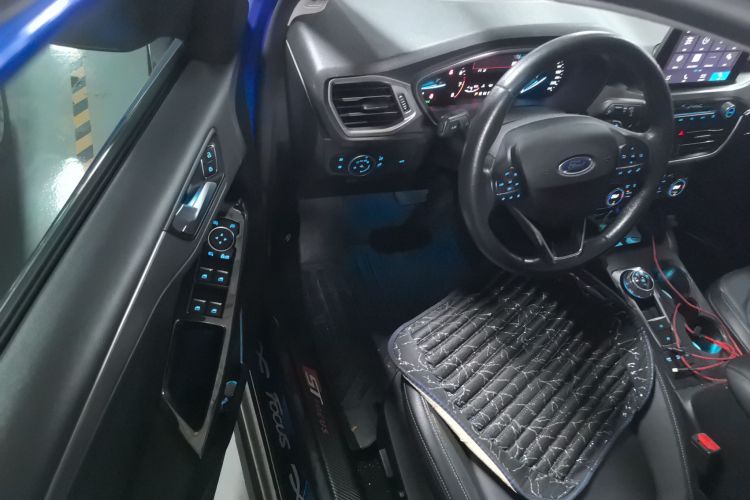 福特 福克斯 2019款 三厢 EcoBoost 180 自动锋耀型中控内饰20