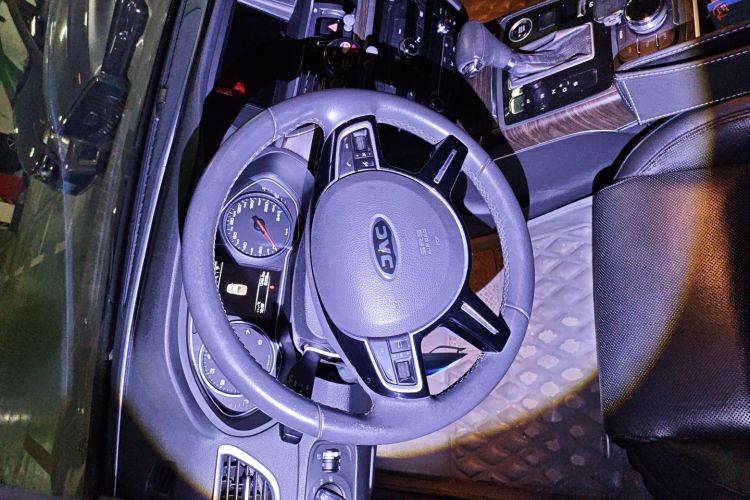 江汽集团 瑞风A60 2017款 1.5TGDI 自动豪华商务型中控内饰13