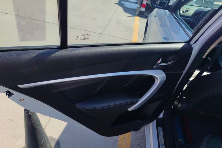 吉利汽车 帝豪 2017款 三厢百万款 1.5L 手动向上版中控内饰7008