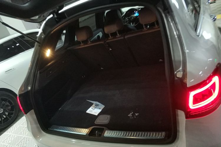 奔驰GLC 2020款 GLC 260 L 4MATIC 动感型机舱底盘23