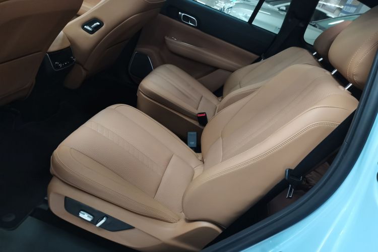 理想汽车 理想ONE 2020款 增程6座版中控内饰7004