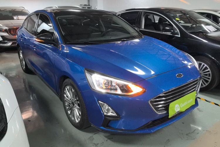 福特 福克斯 2019款 三厢 EcoBoost 180 自动锋耀型车身外观3