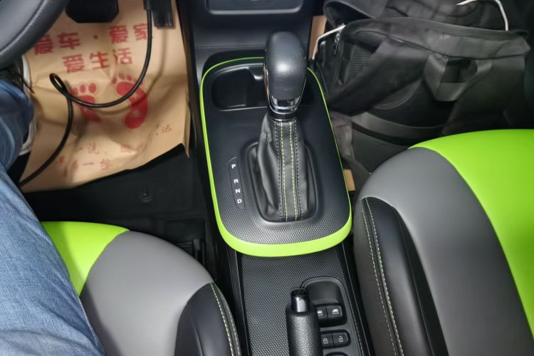 荣威 科莱威CLEVER 2021款 302km新四座超能版中控内饰18