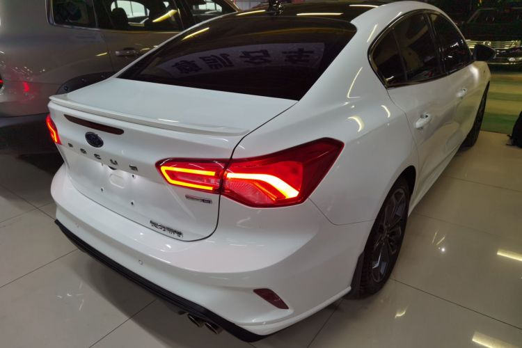 福特 福克斯 2022款 三厢 EcoBoost 180 自动ST Line车身外观6005
