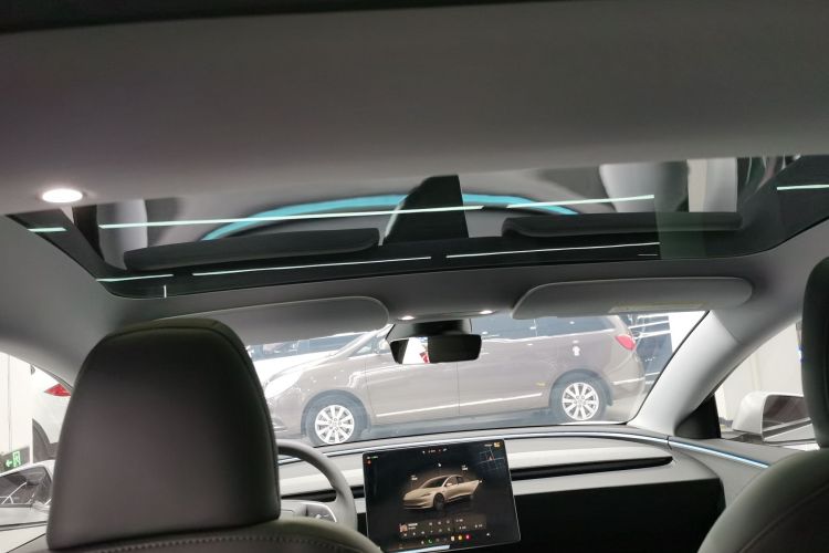 特斯拉 Model 3 2023款 后轮驱动版中控内饰22