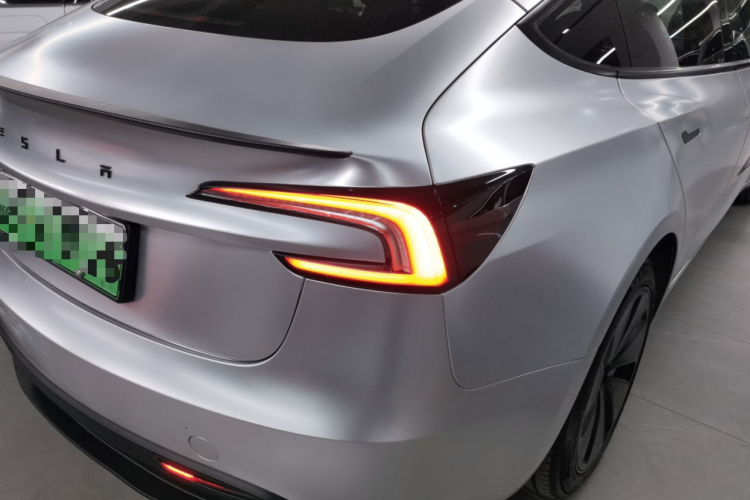 特斯拉 Model 3 2023款 后轮驱动版车身外观9
