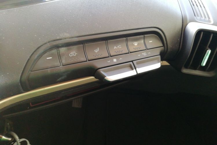 宝骏KiWi EV 2022款 设计师轻享版 磷酸铁锂中控内饰16