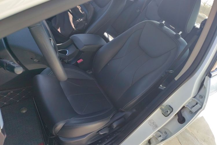 吉利汽车 帝豪 2017款 三厢百万款 1.5L 手动向上版局部细节19