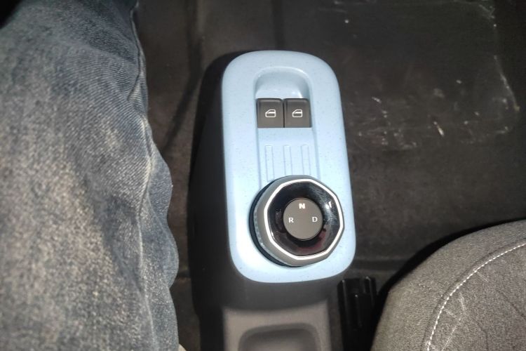 吉利银河 2024款 熊猫mini 200km 耐力熊中控内饰18