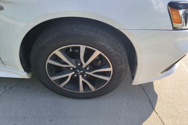 三菱 翼神 2015款 1.6L 手动时尚版车身外观10