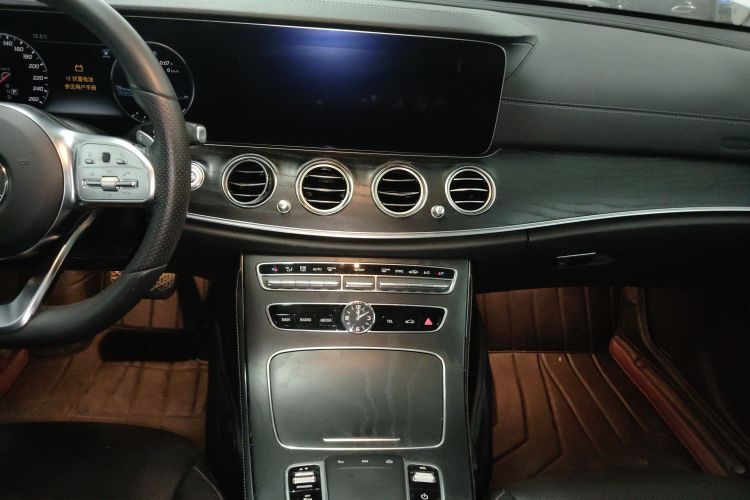 奔驰E级 2019款 E 300 L 运动豪华型局部细节16