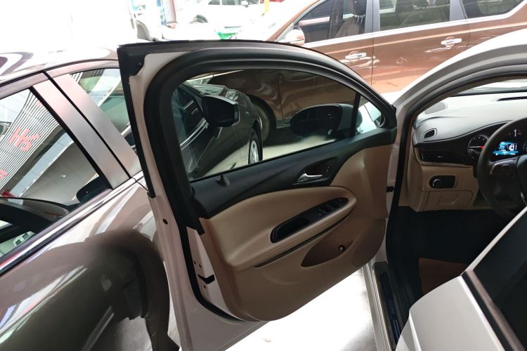 别克 威朗 2019款 三厢 15S 自动领先型中控内饰47