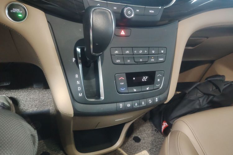 别克GL8 2017款 ES 28T 尊享型 国V中控内饰18