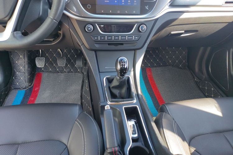 吉利汽车 帝豪 2017款 三厢百万款 1.5L 手动向上版局部细节18