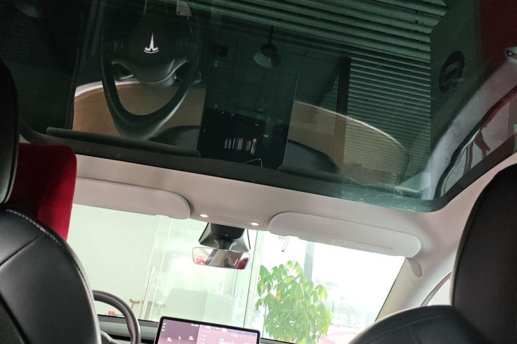 特斯拉 Model Y 2022款 长续航全轮驱动版中控内饰22