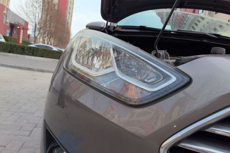 福特 福睿斯 2015款 1.5L 自动时尚型车身外观8