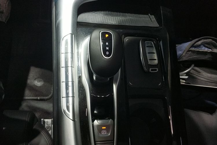 岚图汽车 岚图FREE 2021款 四驱标准增程专属豪华套装中控内饰18