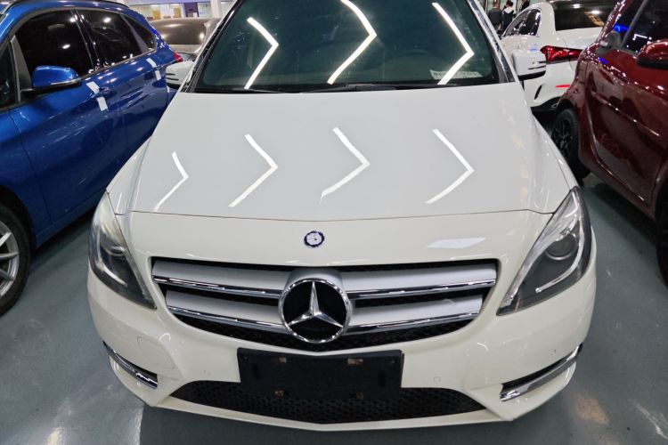 奔驰B级 2012款 B 200车身外观2